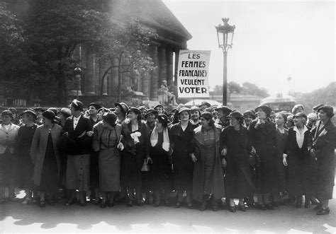 En Images Les 75 Ans Du Droit De Vote Des Femmes Elle