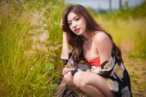 4K Asian Bokeh Pose Sitting Brown Haired Glance HD Wallpaper