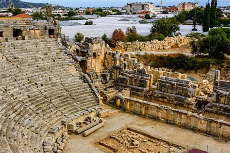 Ruinas Del Antiguo Teatro Romano O Griego En La Ciudad De Demre Ciudad