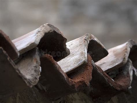 Detalhes Antigos De Ladrilhos Italianos Do Telhado Imagem De Stock