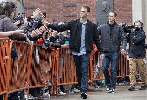 Mirror image: Rogers twins give SF Giants bullpen a different look