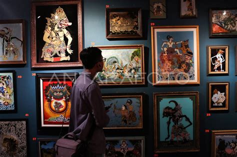 Pameran Perjalanan Seni Lukis Kaca Indonesia Antara Foto