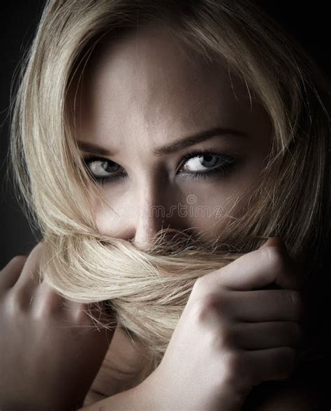 Blonde Erwachsene Frau Stockfoto Bild Von L Nge Abnutzung