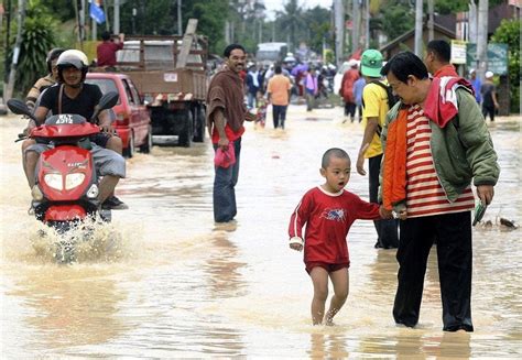 Worst Flooding In Decades Forces Evacuation Of More Than 100 000