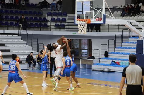 Turgutlu Belediyesi Kadın Voleybol Takımı Uşaktan Galibiyetle Döndü