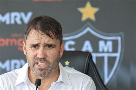 Técnico do Atlético MG recebe péssima notícia após sofrer nas mãos do