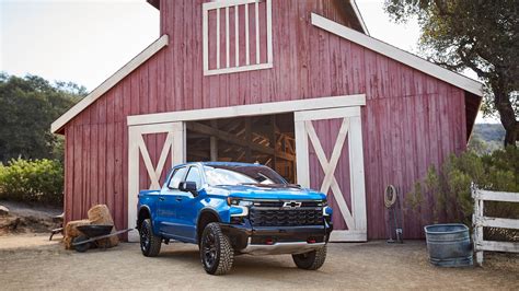 Detaching Tonneau Cover Prompts Chevrolet Silverado Gmc