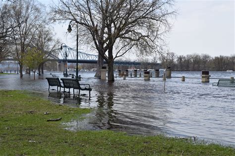 Mississippi River flooding reaching record-high levels, still rising ...