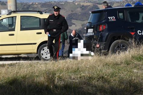 Trovato Morto Ai Bordi Della Strada Folgorato Dai Cavi Elettrici