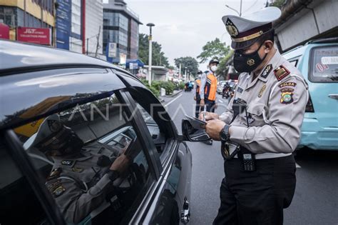 Penindakan Pelanggar Ganjil Genap Di Jakarta Antara Foto