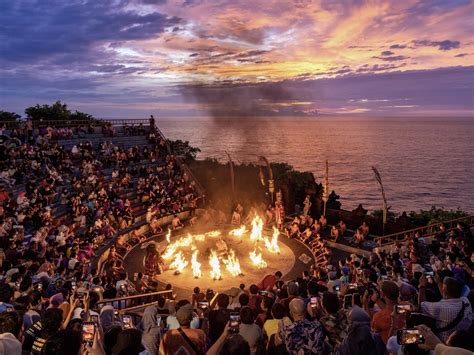 Todo Sobre El Templo De Uluwatu Y La Danza Kecak Viajes Y Tips
