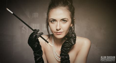 Wallpaper Black Eyes Smoke Singer Necklace Gloves Fashion