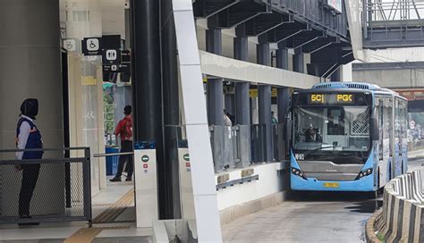 Halte Bus Transjakarta Matraman Baru Terhubung Dengan Stasiun