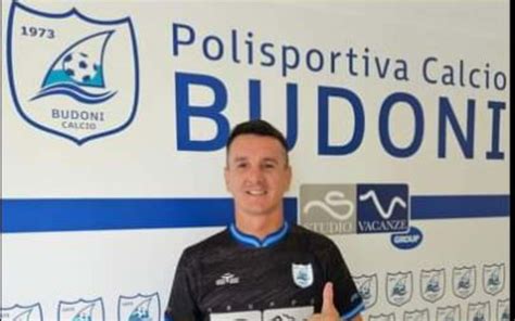 Budoni Ufficiale L Arrivo Dell Ex Livorno Emerson Seried