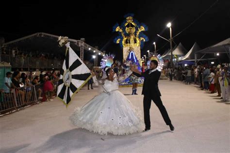 Hist Ria De Amor Avia O E Atraso Marcam Dia De Desfile Das Escolas