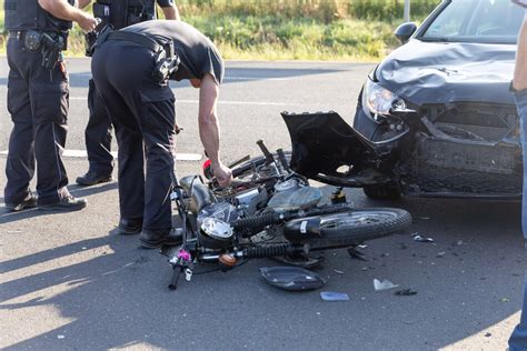 Unfall In Reurieth Autofahrer Bersieht Moped J Hriger