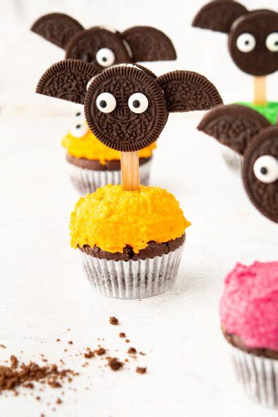 Halloween Bat Cupcakes Recipe (Oreo Bat Cupcakes)