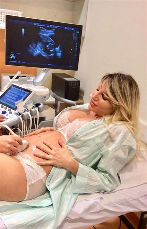 Vicky Xipolitakis Presentó La Carita De Su Bebé Salvador Cumple 18