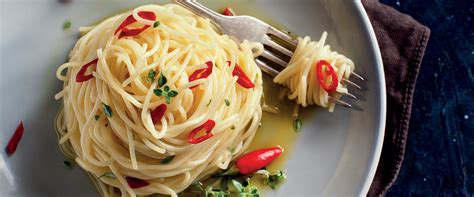 Spaghetti With Garlic Oil And Chili Pepper The Recipe Fratelli Carli