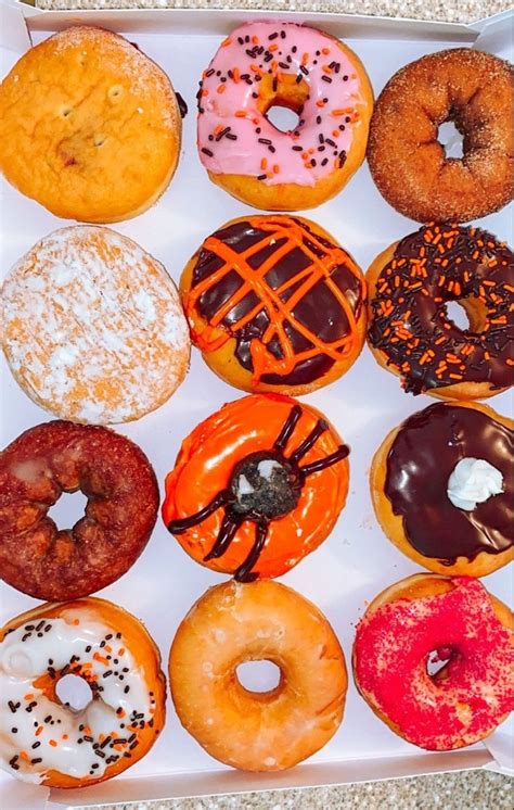 Dunkin Donuts Halloween Themed Donuts 🎃🍩 Halloween Themes Halloween Party Halloween Donuts