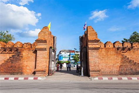 Tha Phae Gate Chiang Mai Thailand Editorial Image Image Of Eastern