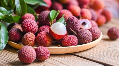 Lychees History Nutrition Health Benefits And Growing Guide