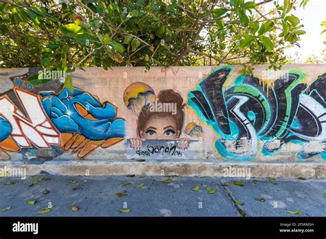 Mexico wall graffiti hi-res stock photography and images - Alamy