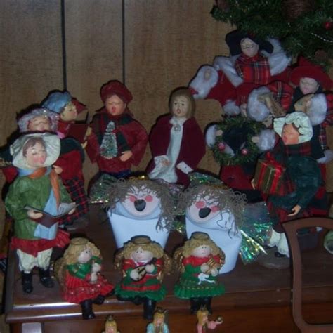 Decorate with Christmas Carolers | HubPages