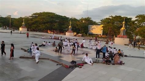 Kawasan Tugu MTQ Kendari Tempat Favorit Anak Anak Bermain Sepatu Roda