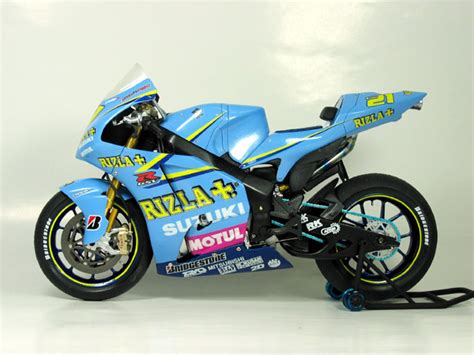 Order Gallery Motogp Suzuki Gsv R Hoppkins