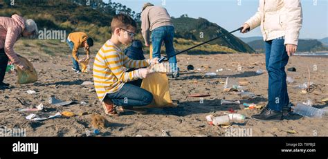 Volunteers cleaning the beach Stock Photo - Alamy