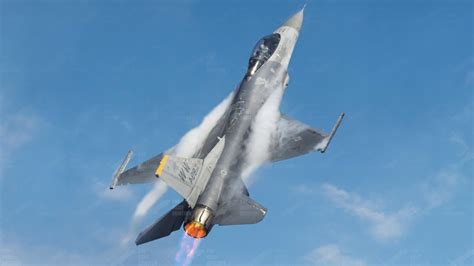 Crazy US F 16 Pilot Performs Extreme Climb Maneuver At Full Afterburner