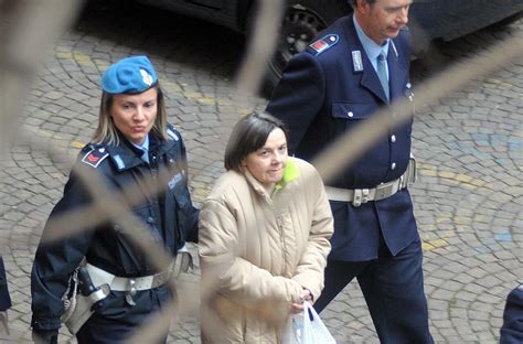 Quarto Grado Strage Di Erba Rosa Bazzi Esce Dal Carcere Di Bollate