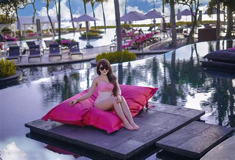 Winny Putri Lubis Seksi Kenakan Lingerie Dan Bikini ZONA ARTIS LAGI