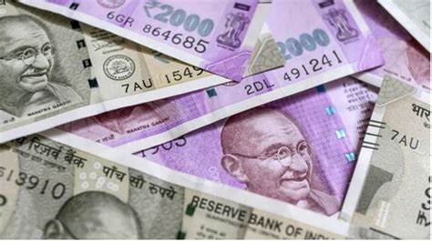 Rupee Settles On Flat Note Up 1 Paisa At 82 63 Against US Dollar