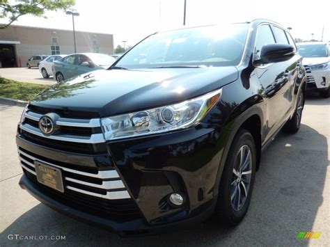 Midnight Black Metallic Toyota Highlander Xle Awd Photo