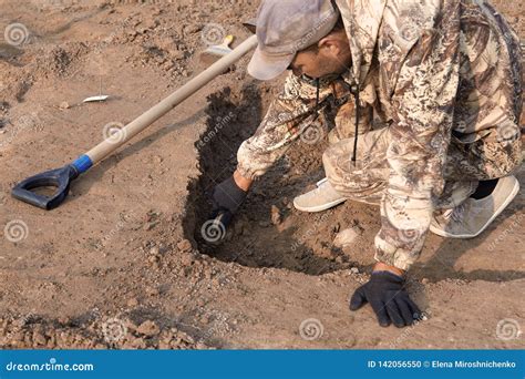 Escava Es Archaeological O Arque Logo Em Um Processo Do Escavador As