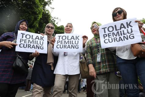 Aksi Tolak Pemilu Curang Di Gedung Kpu Pusat Foto