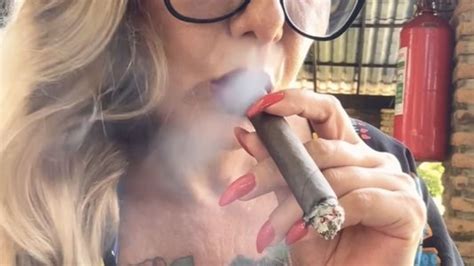 Lady Smoker Milf Clips Sale
