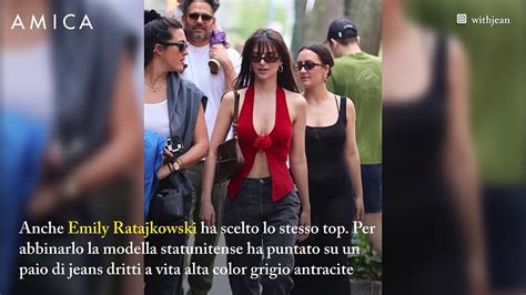 Dua Lipa Ed Emily Ratajkowski Stesso Top Accessibile Due Modi Di