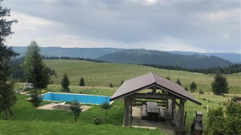 Top Cazari Cu Piscina La Munte Hoteluri Si Cabane Zi Libera