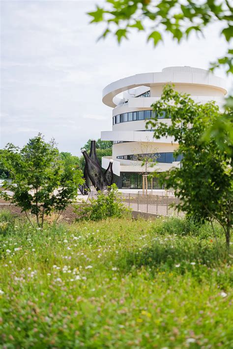 Visite Guidée Larchitecture de la Cité des Climats et vins de