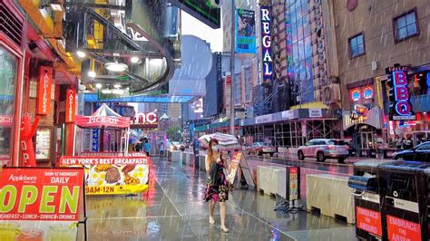 ⁴ᴷ NEW YORK CITY in the Rain Explore Grand Central Terminal 42nd