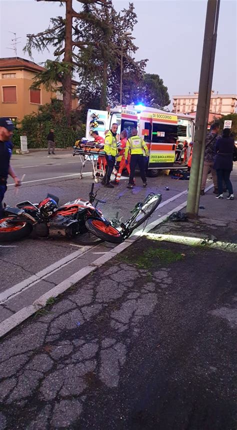 Scontro Tra Moto E Bici Feriti Due Ragazzi A Montichiari Prima Brescia