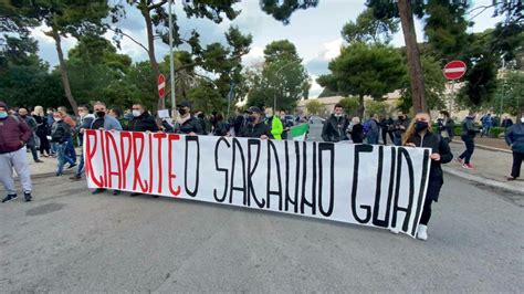 In Piazza Contro Il Dpcm Proteste A Palermo