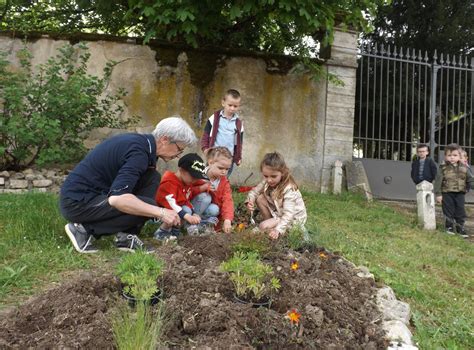 Nantilly Les Maternelles Fleurissent Et D Corent Le Village