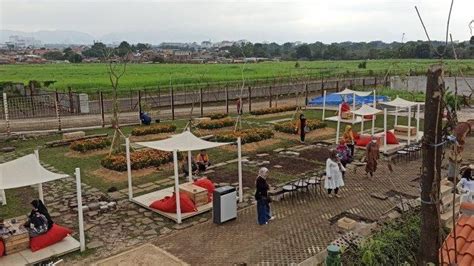 Tempat Wisata Di Bandung Serunya Nongkrong Di Kafe Critical