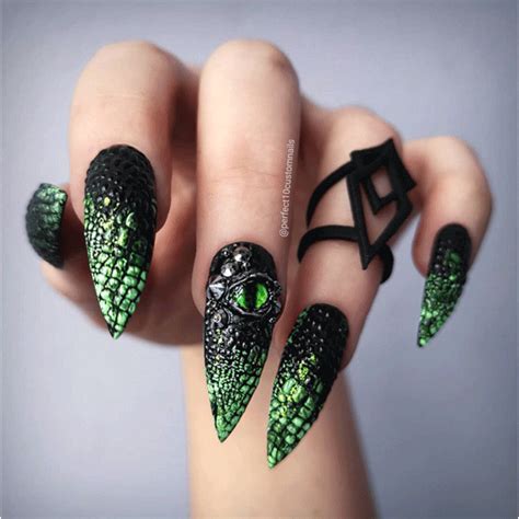 Halloween Inspo 40 Hair Makeup Nail Ideas For Spooky Season