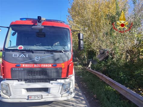 Incidente Stradale A Marcianise Lauto Si Ribalta Morto Un Giovane Di