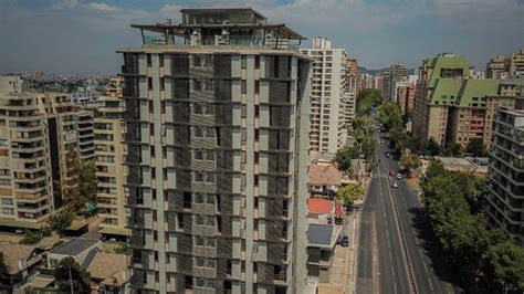 Las Condes revela quiénes son las 85 familias que habitarán edificio de